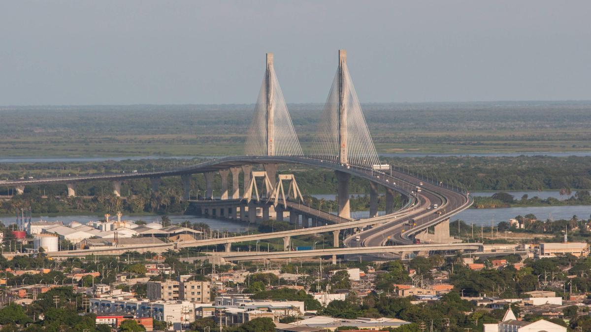 PUMAREJO El puente tomó 10 meses en la oscuridad por daño por transformación y sin soluciones de poder

 – Ojo critico