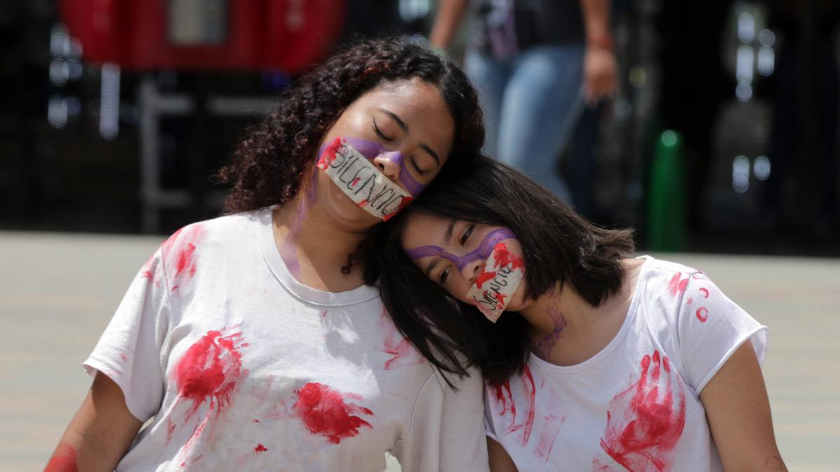 En César Hitmen, terminan la vida de una mujer joven antes de que 9 -ear -l -l -frold hija