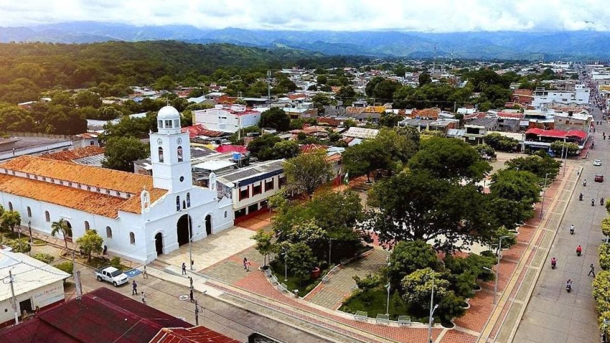 En Aguachica César, un hombre de energía se pone a casa con su esposa e hijos dentro

 – Ojo critico