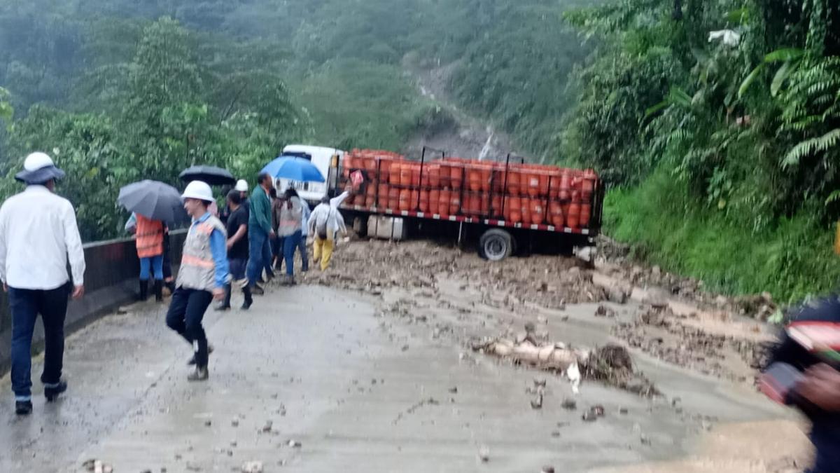 Cerrando completamente la carretera Medellín-Quibdó colapsando