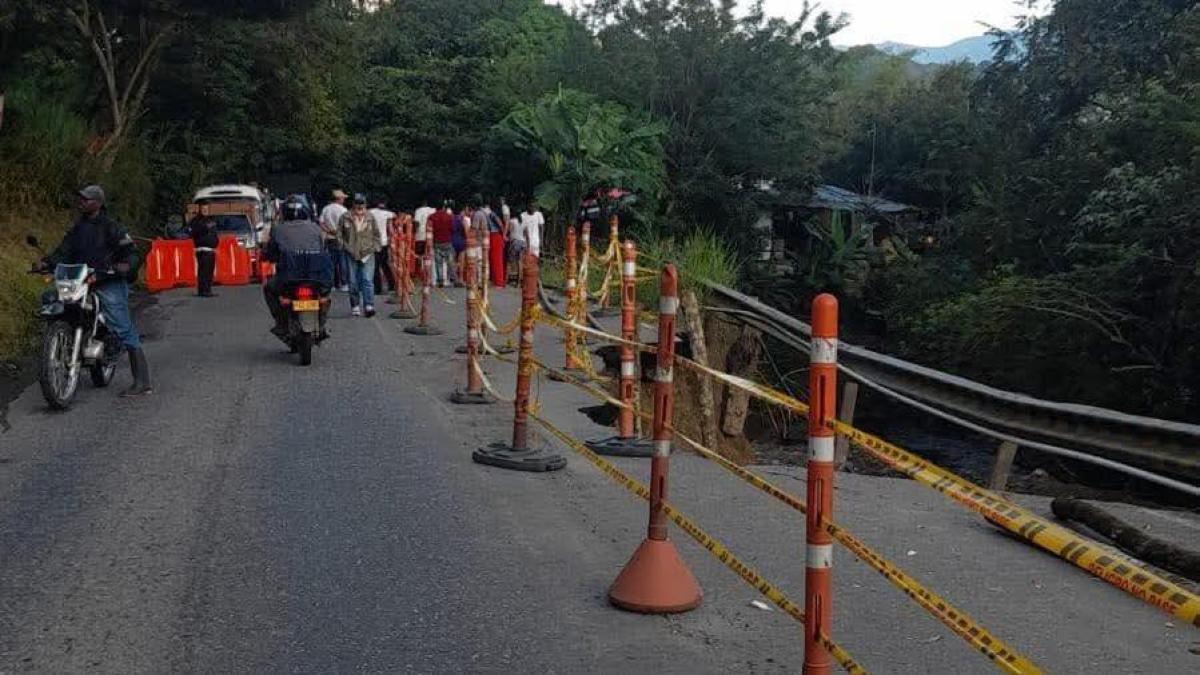 Las autoridades verifican los cilindros abandonados en el área

 – Ojo critico