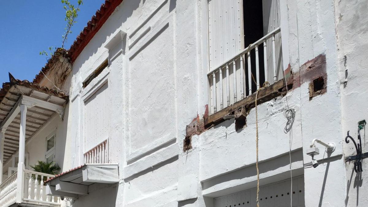 La caída del balcón en el centro histórico de Cartaagen nuevamente descubre la negligencia en la protección paterna

 – Ojo critico