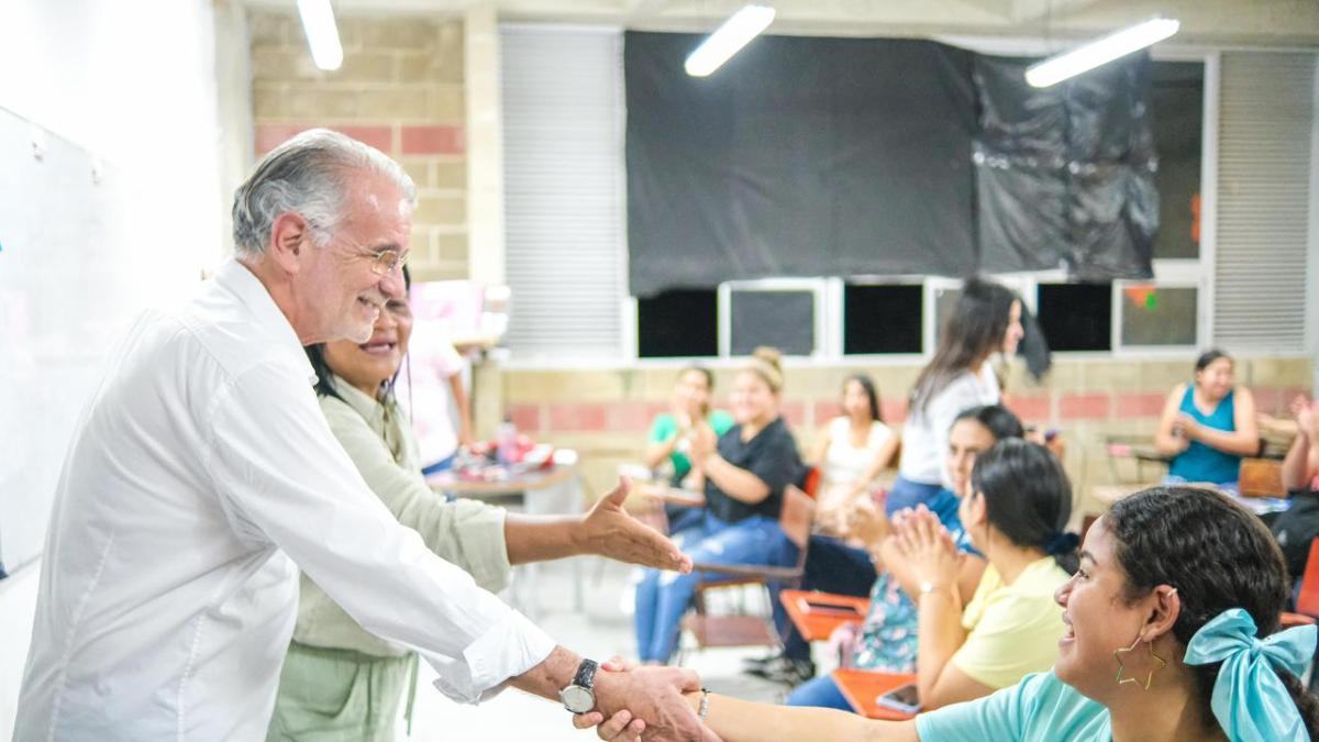Atlantic Gubernorine asigna $ 1.5 mil millones para 3000 subsidios para el transporte universitario

 – Ojo critico