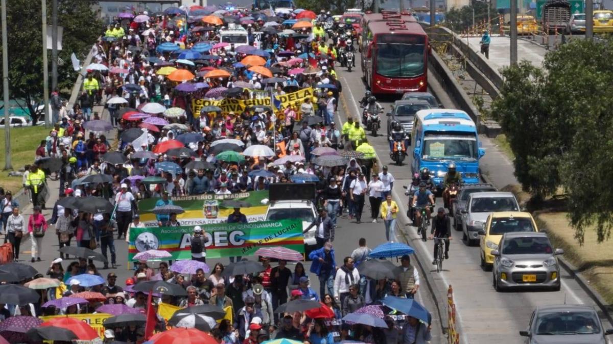 Condenar amenazas a 127 maestros en la sección

 – Ojo critico