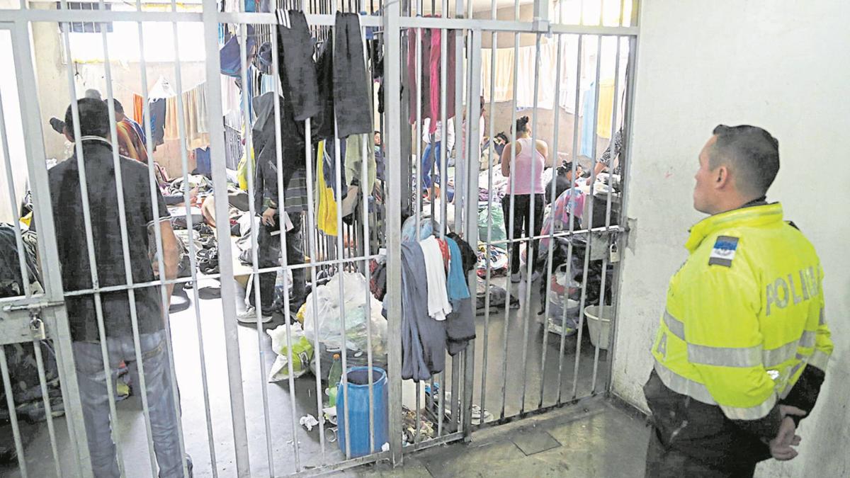 El gobernador Bolívar advierte la crisis fiscal debido a los alimentos para los detenidos en las estaciones de URI y de policía