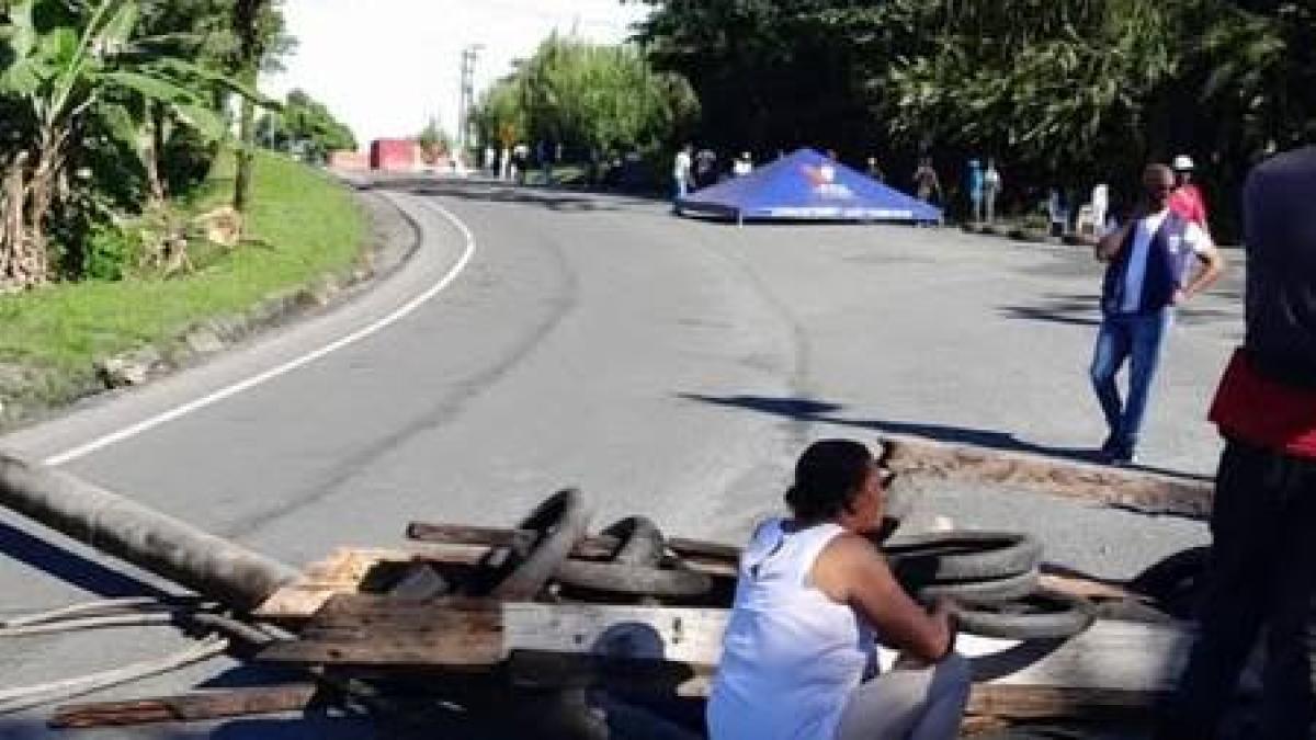 Esta es la razón por la cual la comunidad obstruyó el pasaje del vehículo

 – Ojo critico