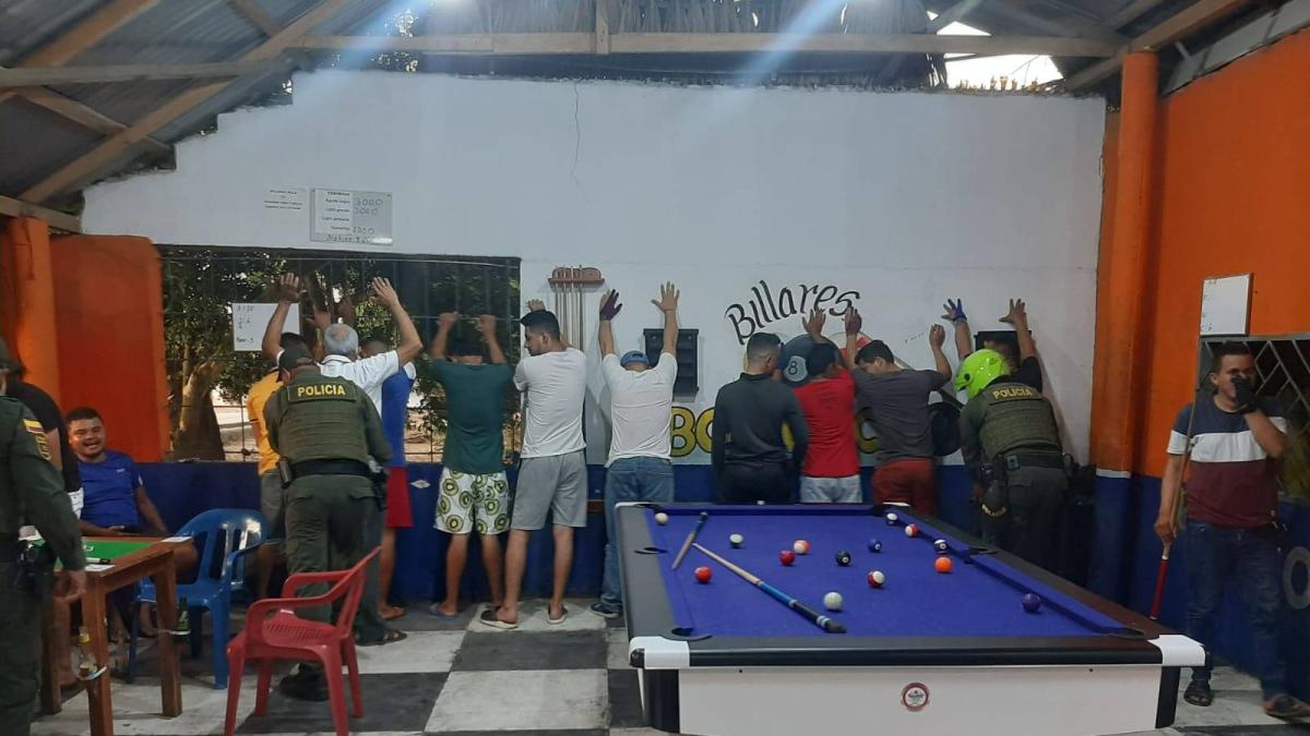 La tarjeta de billar terminó la noche de la violencia con una pelota herida.

 – Ojo critico