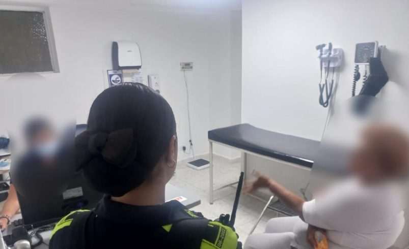 La triste historia de un adulto mayor, aparentemente obligado por su hija a vivir en Antyardín de su casa en Cali