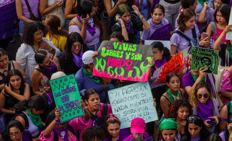 Un brutal ataque de pandillas contra una mujer en Puerto Tyada, al norte de Cauca: transmitido en vivo