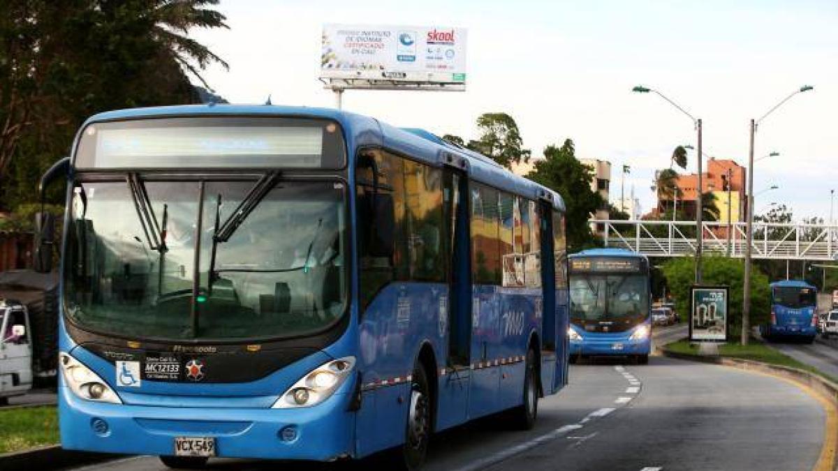 Un motociclista que transportó a un menor sin casco, atacó verbalmente al conductor de la mina en todo

 – Ojo critico