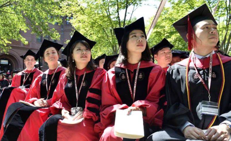 Estudiantes extranjeros en incertidumbre después de las sanciones de Trump contra Harvard

 – Ojo critico