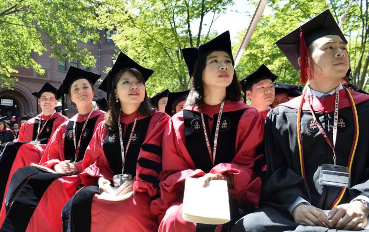 Estudiantes extranjeros en incertidumbre después de las sanciones de Trump contra Harvard

 – Ojo critico