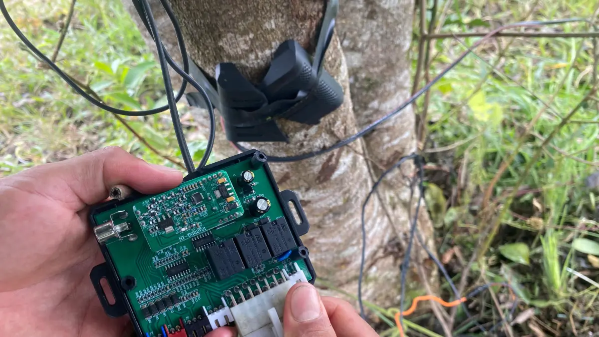 3 artefactos explosivos con sistema de alarma de vehículos

 – Ojo critico