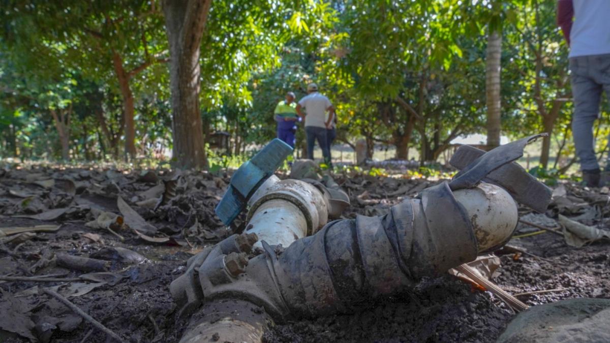 40,000 litros de agua potable por día dirigían una conexión ilegal en la granja al sur de Riohach

 – Ojo critico