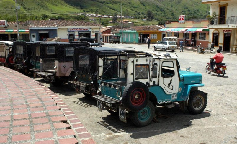 Los hombres armados viajarían por la comuna en diez motocicletas y amenazaban a los comerciantes

 – Ojo critico
