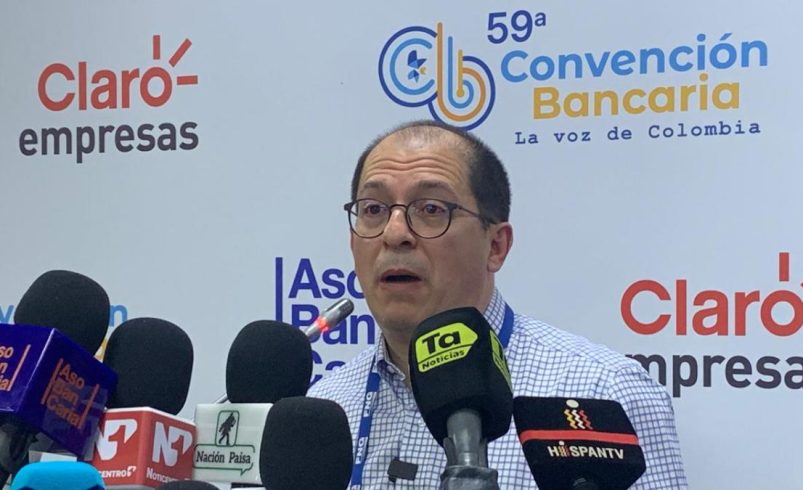Francisco Barbosa, un ex general de la nación, anuncia oficialmente que buscará una presidencia en 2026.

 – Ojo critico