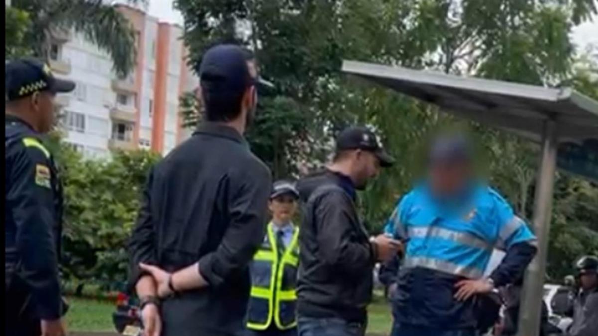 Atacó a su esposa hasta que rechazó heridas graves: capturan al agente de tránsito por violencia doméstica.

 – Ojo critico