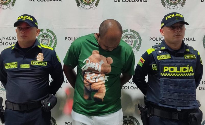 ¡Escandaloso! Capturan en Manatí, Atlantic, un hombre que trajo a sus dos hijas más pequeñas machete

 – Ojo critico