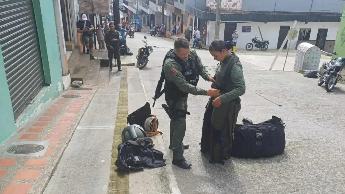 Desactivar un explosivo a 100 metros de la estación de policía de Valdivia

 – Ojo critico