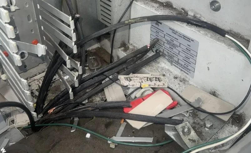 Destruyeron equipos especializados y robaron el cableado

 – Ojo critico