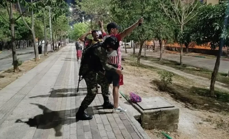 El ejército fortalece las patrullas en Barranquilla para combatir la incertidumbre en los distritos c

 – Ojo critico