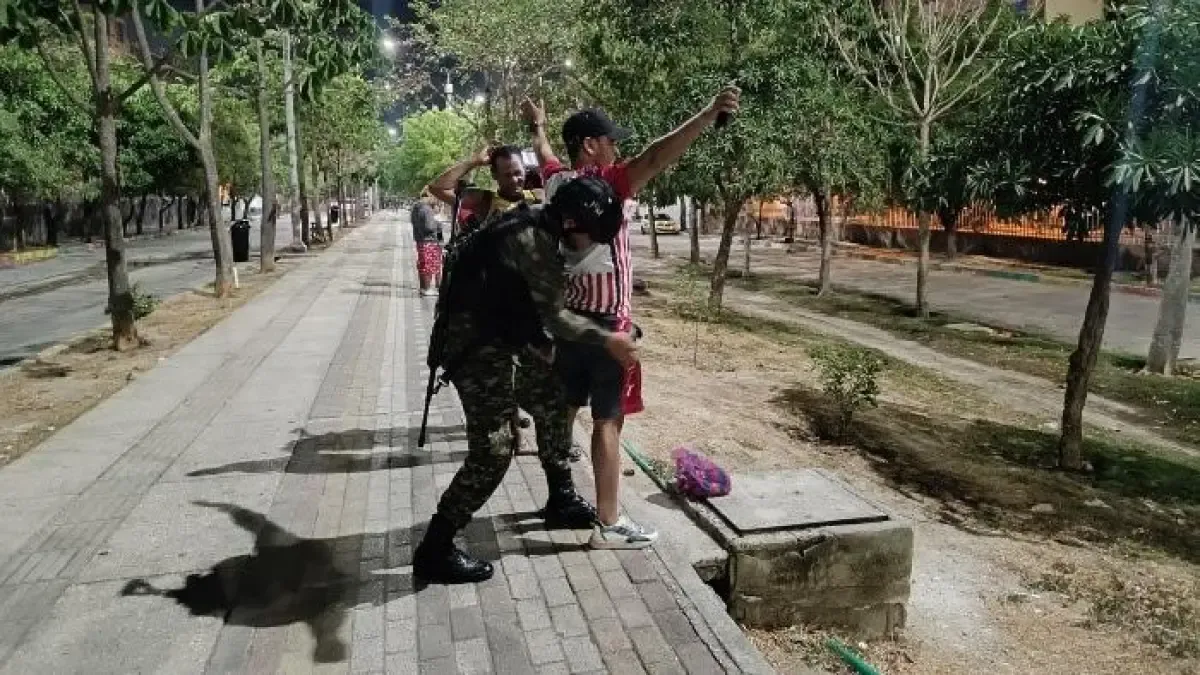 El ejército fortalece las patrullas en Barranquilla para combatir la incertidumbre en los distritos c

 – Ojo critico