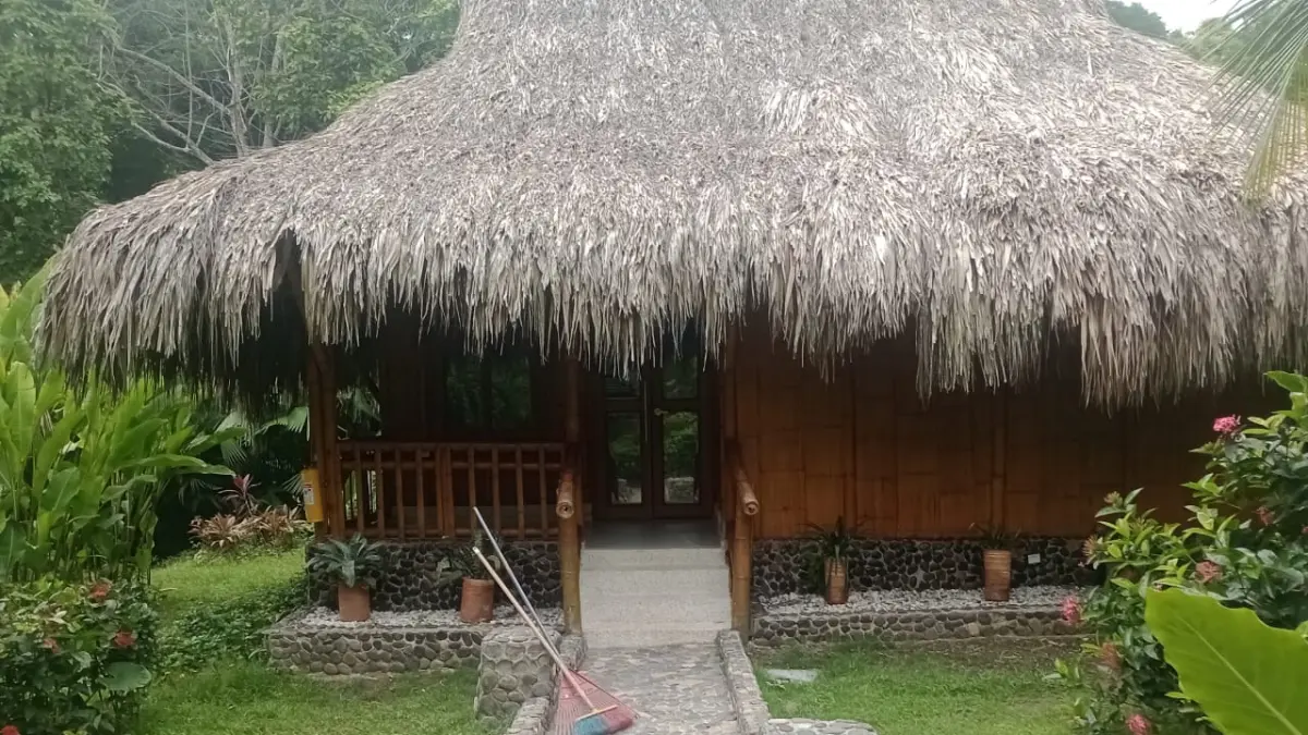 La familia Méndez se defiende contra las acusaciones de amenazas y apropiación del hotel en Tayron

 – Ojo critico