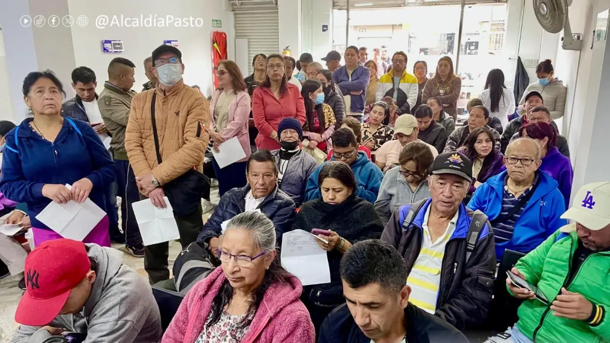 Drama que vive pacientes en el césped para obtener un medicamento

 – Ojo critico