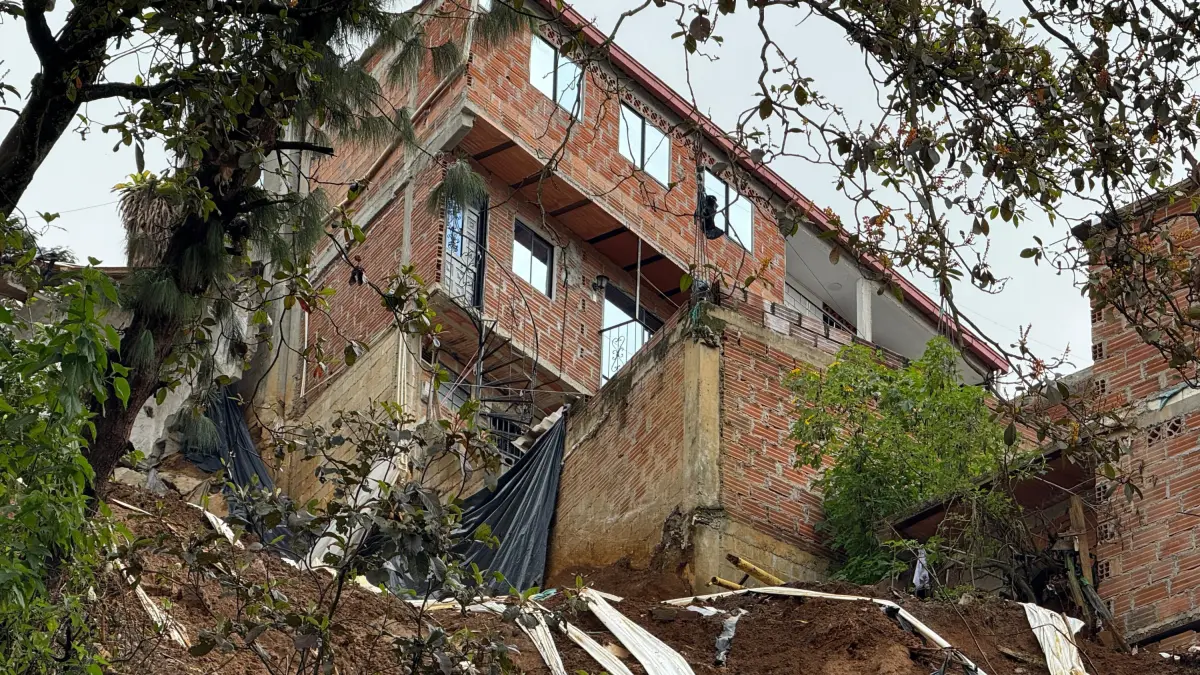 controversia en la villatina para demoler 23 casas amenazadas

 – Ojo critico