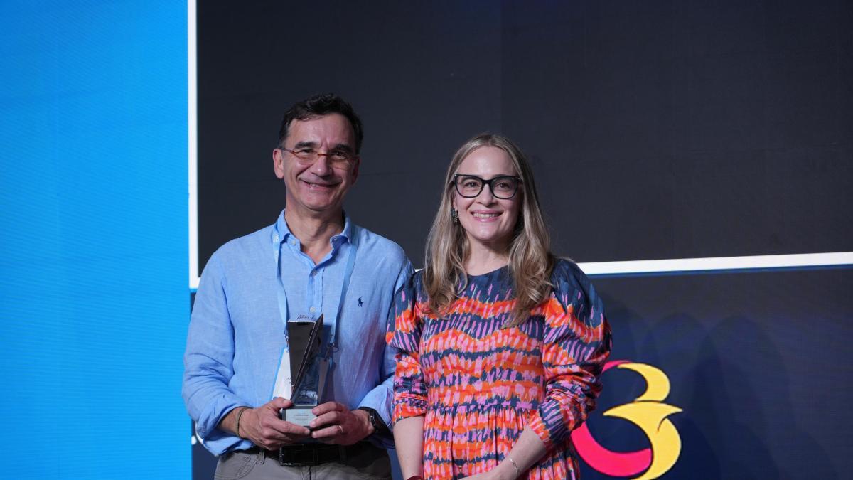 Banco de Bogotá recibe el Premio Flor Ángel Gómez para el Programa de Educación Financiera

 – Ojo critico