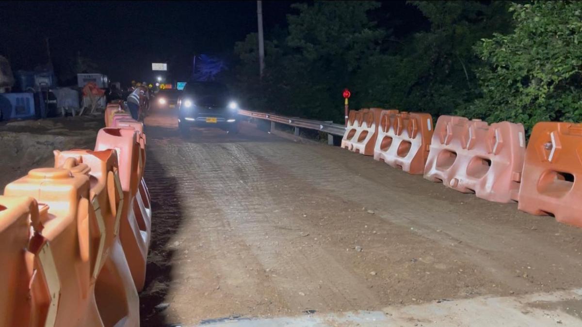 Cartagena -A Barranquilla Road con un pasaje alternativo en el puente Juan de Acosta permite una doble línea de sentidos

 – Ojo critico