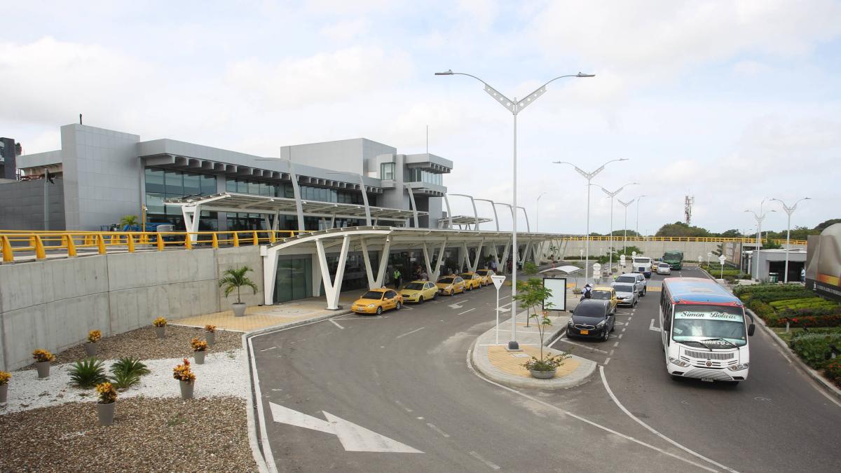 Cientos de pasajeros se fueron en el aeropuerto de Barranquilla por Ave Impact, que dañó el Airbob

 – Ojo critico