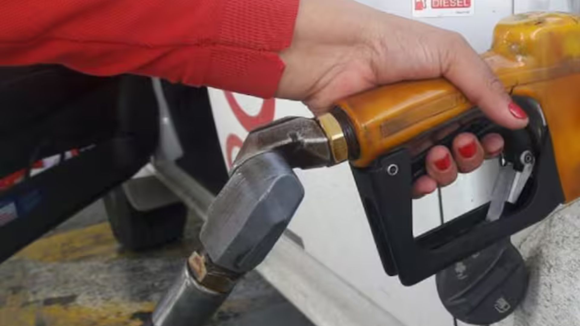 Con el precio de la gasolina

 – Ojo critico