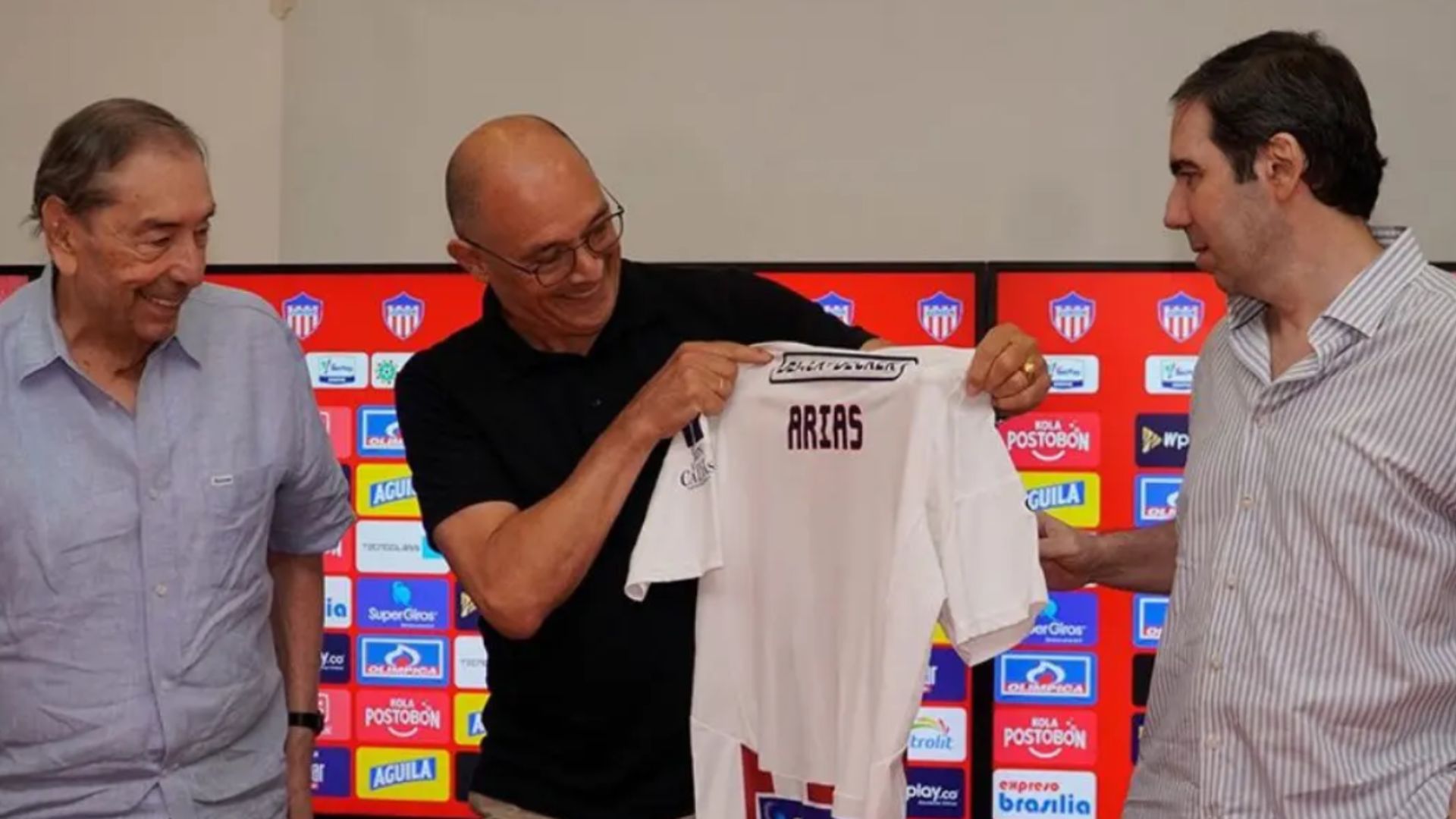 Lo que Alfredo Arias dijo cuando se le presentó como entrenador junior

 – Ojo critico