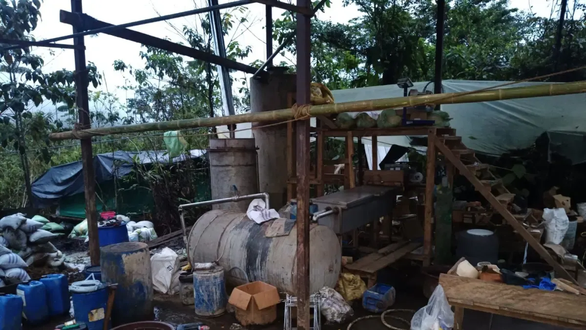 En la frontera entre Colombia y Ecuador, desmantelan 13 campamentos utilizados para la minería de oro ilegal

 – Ojo critico