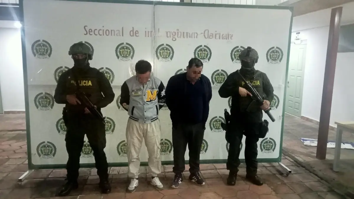Encuentran un camión cargado de rifles, municiones y uniformes militares

 – Ojo critico