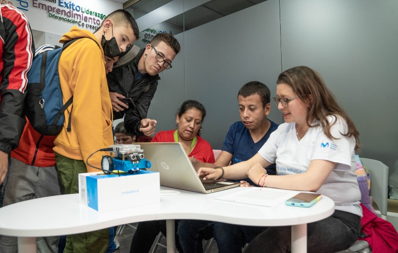Abren la Escuela de Robótica inclusiva desde la Fundación Telefónica Movistar

 – Ojo critico