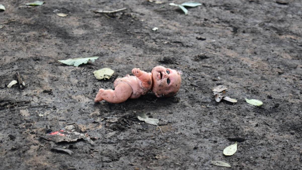 Fue un rescate conmovedor de un niño abandonado, sin comida, golpeado y encerrado en casa en absoluto

 – Ojo critico