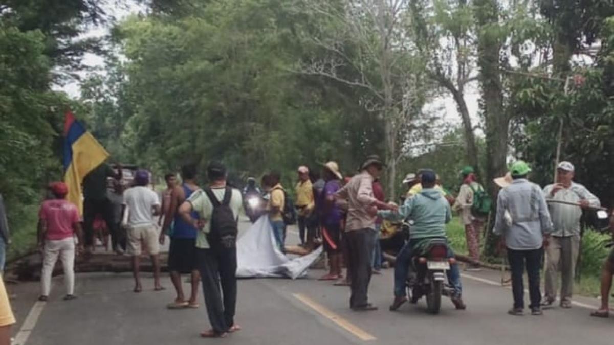 Los campesinos bloquean el mar exigiendo el suelo invadido por el nativo

 – Ojo critico