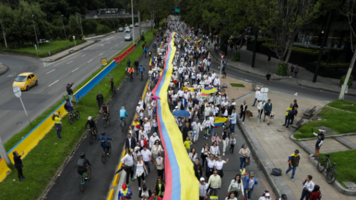 Marchas por todo el país después de un ataque contra Turbay Miguel Uribe

 – Ojo critico