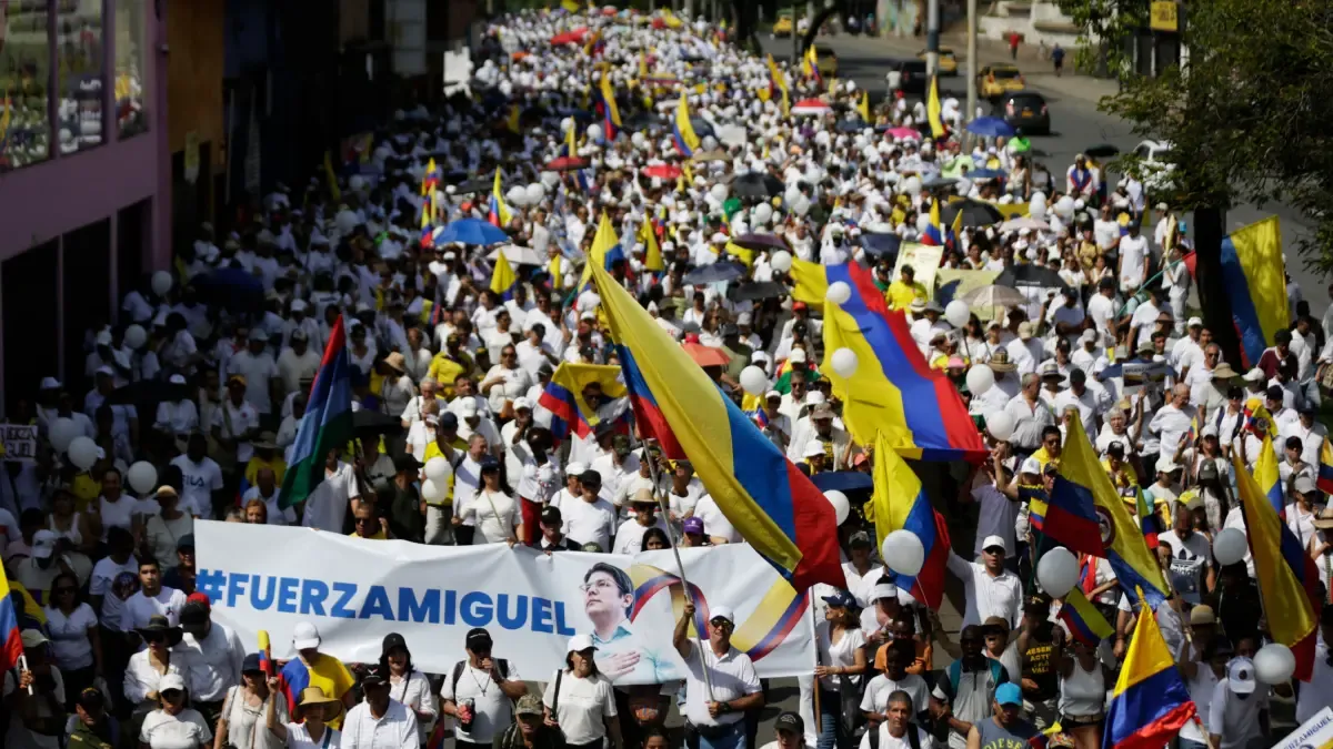 calle Quinta, atiborrada y hasta con banderas de 800 metros – Ojo critico