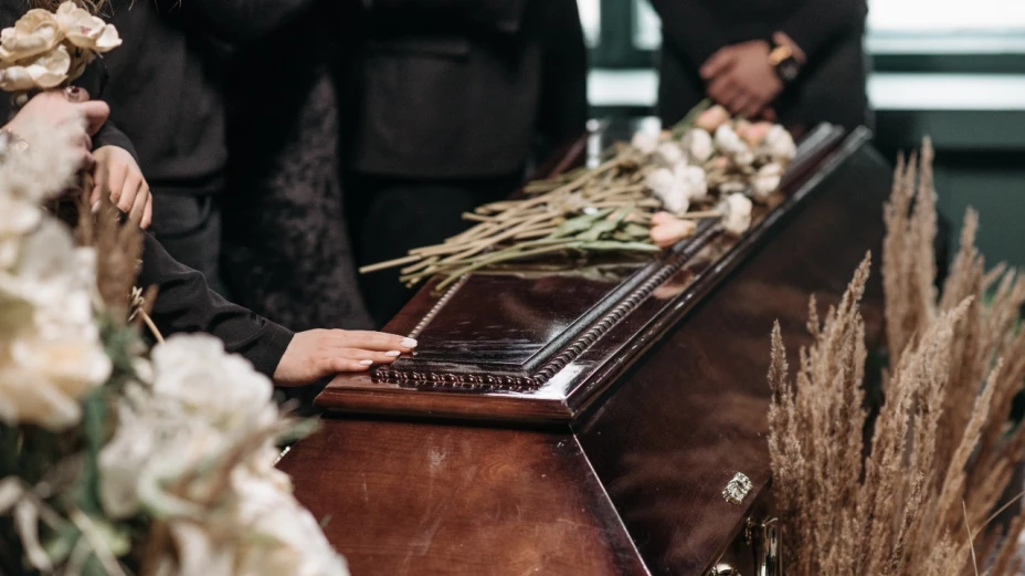 Horror: la anciana despierta justo antes de que fuera enterrado

 – Ojo critico