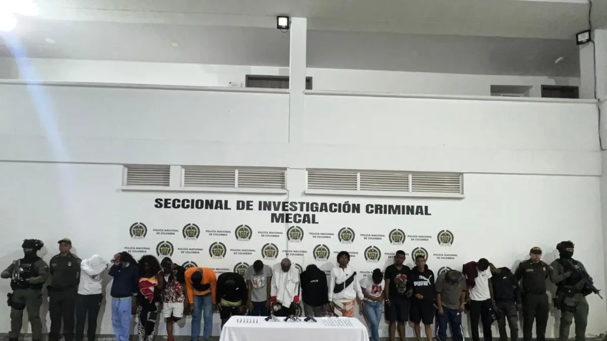 43 intervalos de tres carriles; Uno de ellos es un clan familiar que intercambia drogas por orden del apodo Luz
 – Ojo critico