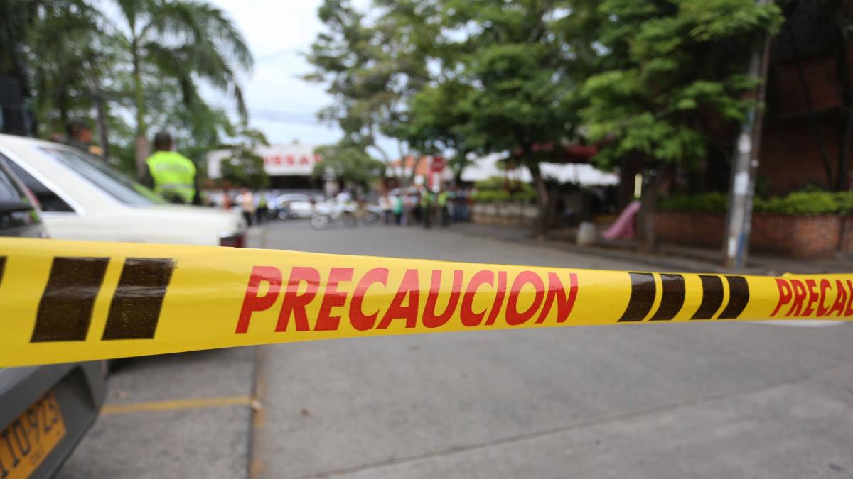 Los hombres armados entraron y asesinaron a tres invitados

 – Ojo critico
