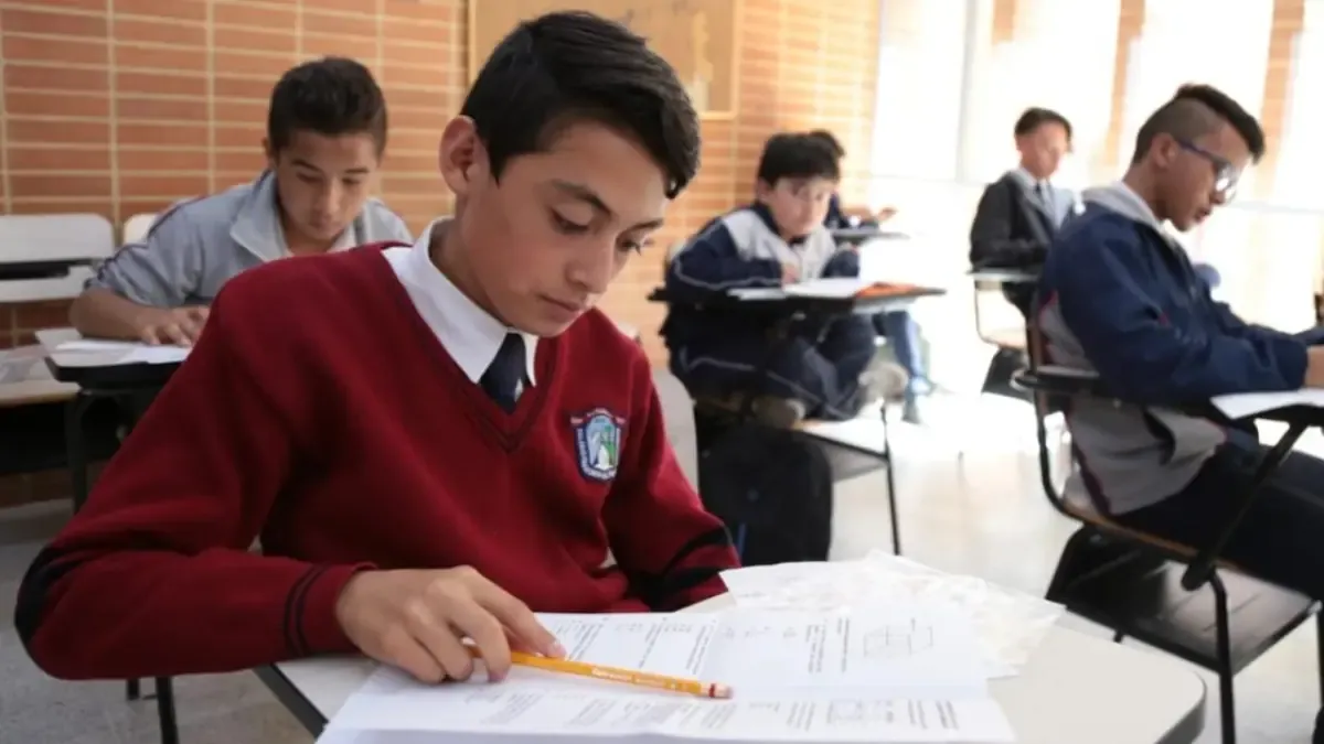 Regrese a las clases para escuelas públicas en Bogotá después de las vacaciones en mediados de los años

 – Ojo critico