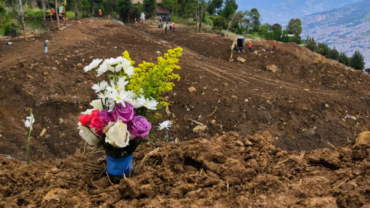 Recuperaron tres cuerpos más de víctimas mortales de deslizarse en Bello; La forma de muerte aumentó a 25

 – Ojo critico