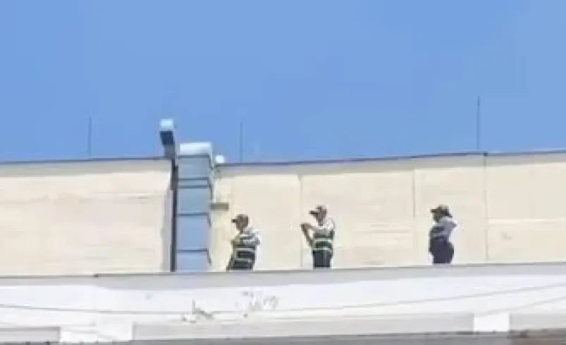 Esta es la razón por la cual los agentes de tráfico estaban en el techo del edificio en todo: la oficina del alcalde respondió

 – Ojo critico