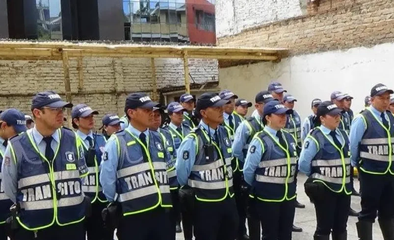 Amenaza de una bomba contra los agentes de hierba por folletos que serían de disidentes

 – Ojo critico
