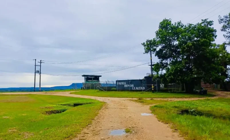 Dirige una base militar en el sitio hoy

 – Ojo critico