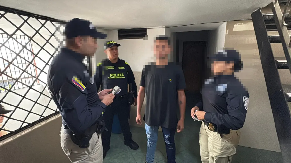 Capturan a un extranjero que tenía una circular roja por violación
 – Ojo critico
